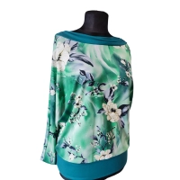 Zielona bluzka kimono z marszczonym dekoltem - wzór w kwiaty